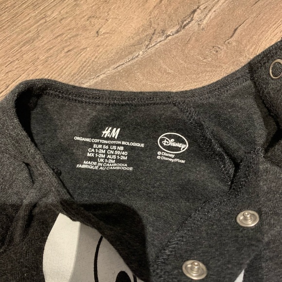 H&M baby boy Mickey Mouse set. Size 1-2 months. EUC - Picture 3 of 3